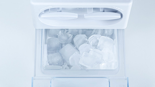 Cum alegi o mașină de făcut gheață pentru restaurantul tău: 7 recomandări