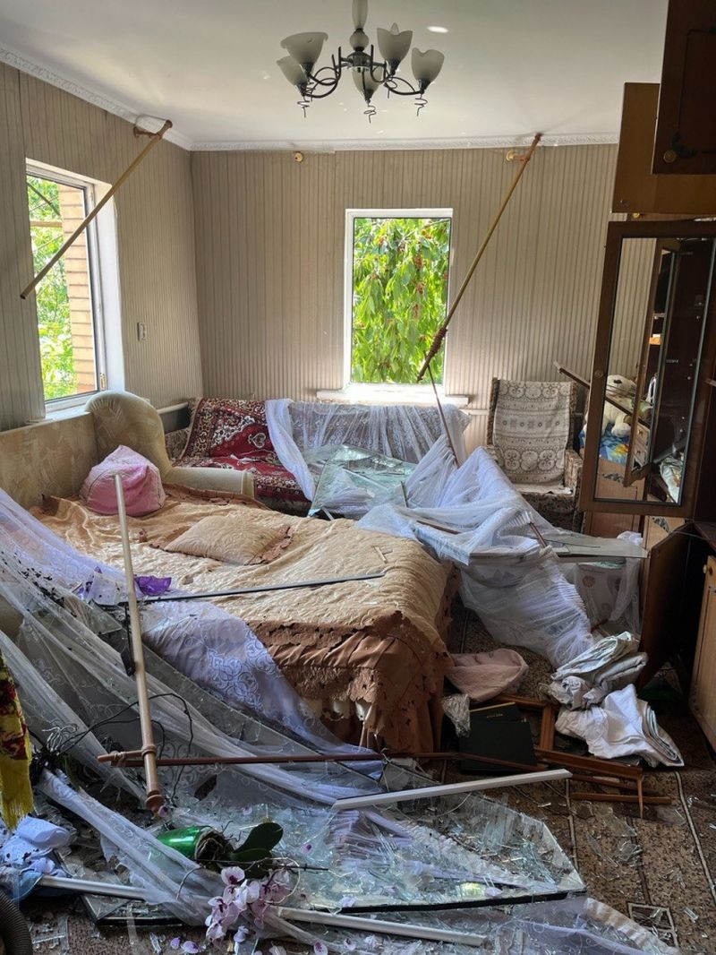 FOTO - „Mamă, nu mai avem casă!” Un copil ucrainean a fost găsit în pivnița casei, speriat, după un atac rusesc. Locuința sa a fost distrusă de rachete