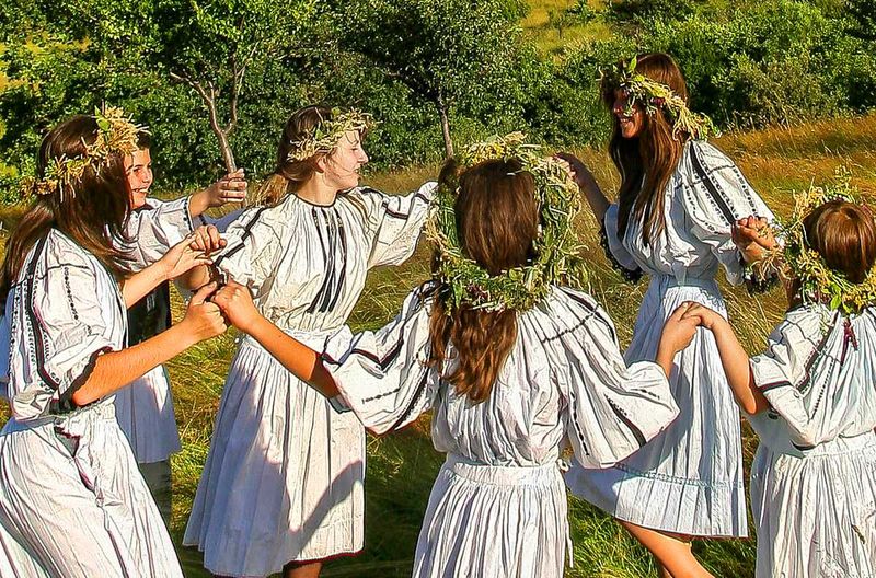 Se spală de Sânziene 2023? Ce trebuie să știe toți credincioșii despre această mare sărbătoare?