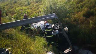 Un autoturism care circula pe autostrada A3 s-a răsturnat &icirc;n afara șoselei. Victimele au fost transportate la UPU T&acirc;rgu Mureș