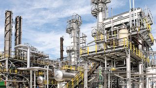 Un muncitor de la Rafinăria Petrobrazi, rănit în timpul programului. A suferit multiple arsuri