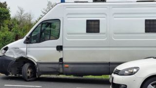 Cum a scăpat un rom&acirc;n de polițiști &icirc;n Ungaria? A abandonat duba pe autostradă și a fugit