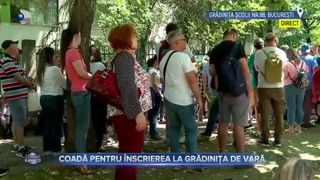 Coadă pentru &icirc;nscrierea la grădinița de vară