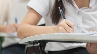 Un elev din Timiș a leșinat în timp ce susţinea Evaluarea Naţională. Cadrele didactice au sunat la 112