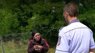 Descoperirea a fost făcută de o vecină care a intrat &icirc;n casa femeii pentru a-i aduce m&acirc;ncare.