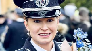 Ea este Anamaria Buș, t&acirc;năra care a &icirc;nvins Poliția Rom&acirc;nă &icirc;n instanță, după ce fusese exmatriculată din cauza unei boli