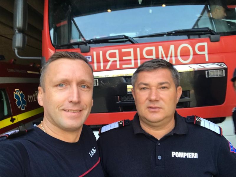 FOTO - Doi pompieri dedicați au salvat viața unei persoane, aflată într-o situație de urgență. Ei se aflau în concediu de odihnă: „Felicitări! Suntem mândri de voi!”