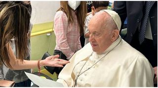 Care este starea de sănătate a lui Papa Francisc după operație? Acesta și-a anulat un discurs la Vatican