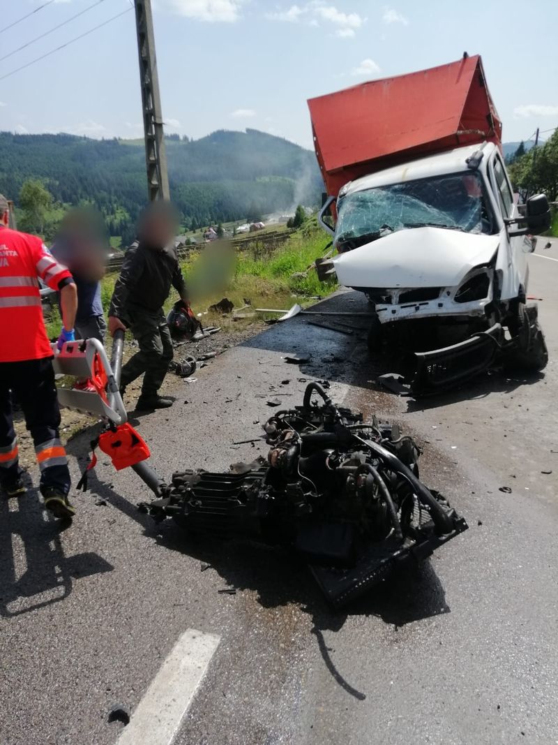 Accident rutier grav cu 5 persoane, în zona Pasului Mestecăniș. În evenimentul rutier a fost implicat un minor