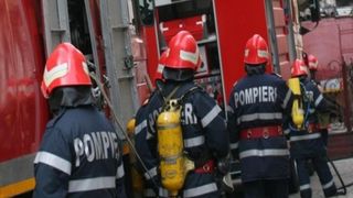 Incendiu puternic la un depozit de mase plastice din Satu Mare
