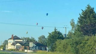 „Părea o minge de foc. S-au auzit țipete îngrozitoare”. Un bărbat a murit în UK, după ce un balon cu aer cald a luat foc