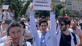 Unul dintre mesajele studenților- "Vrem stabilitate, nu decizii peste noapte"