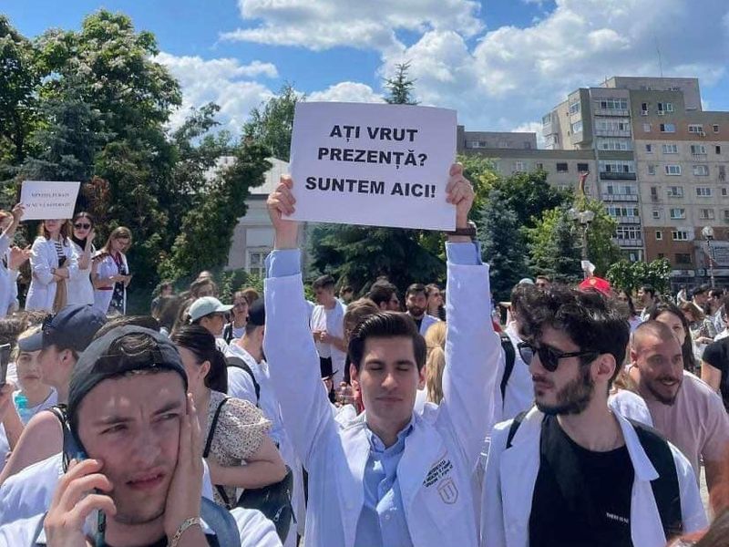 Unul dintre mesajele studenților- "Vrem stabilitate, nu decizii peste noapte"
