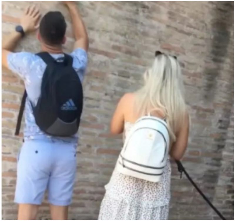 Câteva persoane aflate în zonă au filmat incidentul, care s-ar fi petrecut pe 23 iunie.