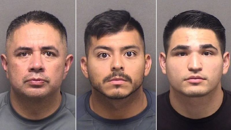 Ofițerii sunt suspendați din funcție în acest moment, pe măsură ce ancheta continuă.