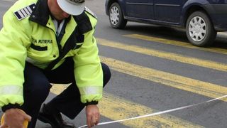 &Icirc;ncă un accident pe trecerea de pietoni. Neatenția șoferilor pune &icirc;n pericol viața oamenilor