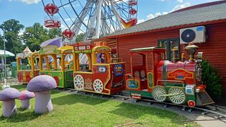 Tematica inspirată din filmul "Alice &icirc;n Țara Minunilor", Wonderland, este surprinsă &icirc;n noul parc de distracții din Constanța