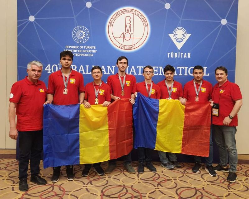 Elevii români au câştigat două medalii de aur, trei de argint şi una de bronz la Olimpiada Balcanică de Matematică din Turcia.