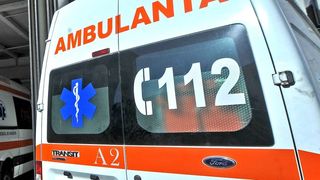 Un copil de 3 ani căzut de la etajul 2 al unui bloc, în municipiul Târgu-Jiu