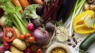 VIDEO-  Amendă masivă în proiectul OUG: Comercianții care nu reduc prețul alimentelor de bază se confruntă cu sancțiuni drastice