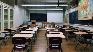 Profesoara ar fi încălcat regulamentul şi le-ar fi trecut elevilor notele pe care aceştia le-ar fi obţinut la examenul de simularea a Evaluării Naţionale.