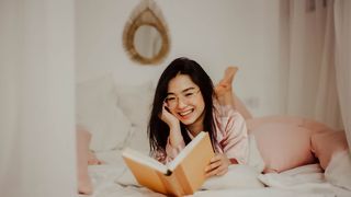 5 cărți de dezvoltare personală despre fericire, pentru a reuși să o descoperi și să o deții