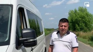 Supărat pe modul &icirc;n care acționau polițiștii rutieri, acesta i-a filmat, mai apoi a postat pe Facebook un scurt videoclip și un mesaj jignitor.