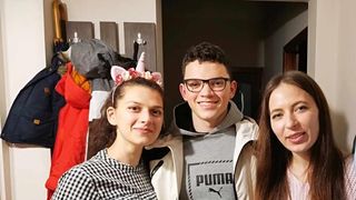 Adolescentul, care era sportiv de performanță medaliat la campionatele naționale de culturism ar fi avut o corigență la Geografie.