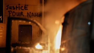 VIDEO- Proteste în Franța. Francezii au asaltat regiunea Lyon după ce un tânăr de 17 ani a fost omorât de polițiști