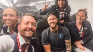 VIDEO - Un bărbat a ajuns să fie singurul pasager al unui avion. El a ajuns să petreacă cu echipajul aeronavei: „Mi-am cerut scuze de vreo 400 de ori”