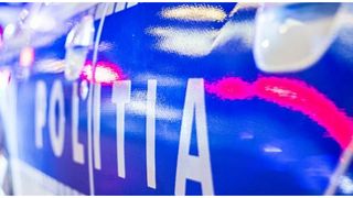 VIDEO- Un bărbat a fost găsit mort într-un bloc din Câmpina