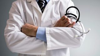 Tot personalul medical din sistemul sanitar public se va bucura de o sumă cuprinsă &icirc;ntre 100 lei şi 300 lei lunar pentru fiecare zi lucrată &icirc;n zilele libere 