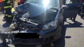 Carambol pe DN 7, la Veștem. Traficul este blocat. Trei persoane au nevoie de îngrijiri medicale