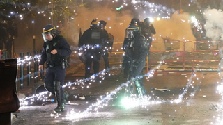 VIDEO- Franța se revoltă! Sute de arestări și zeci de mii de polițiști implicați