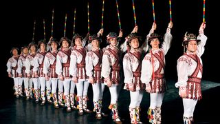 Ansamblul Folcloric Profesionist &bdquo;Cindrelul-Junii Sibiului&rdquo;  va pune &icirc;n scenă Miracolul tradițiilor rom&acirc;nești