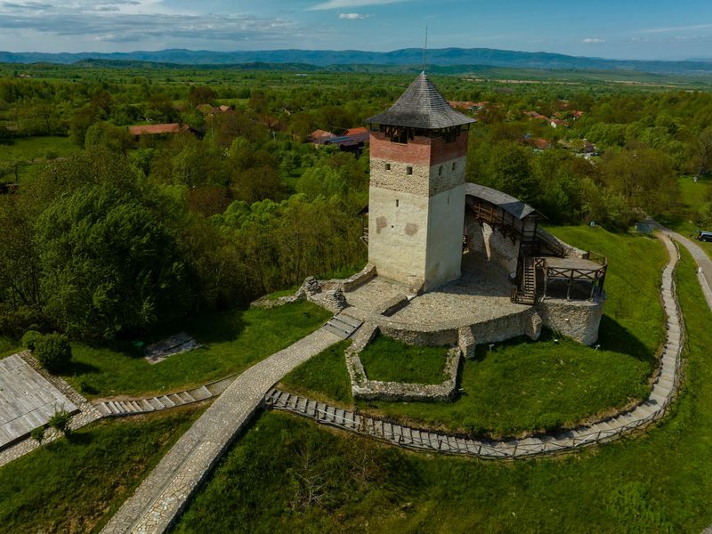 Sâmbătă, de la ora 15:00, în ”ROventura”, Țara Hațegului, un loc de neuitat