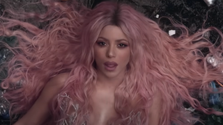  Sirena este părăsită și ajunge &icirc;n final la o groapă cu deșeuri str&acirc;nse din mare