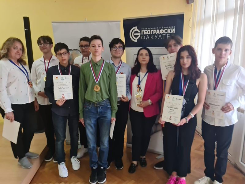  Ţara noastră a fost reprezentată de două echipe, seniori şi juniori, fiecare alcătuită din câte 4 elevi, toţi obţinând medalii.