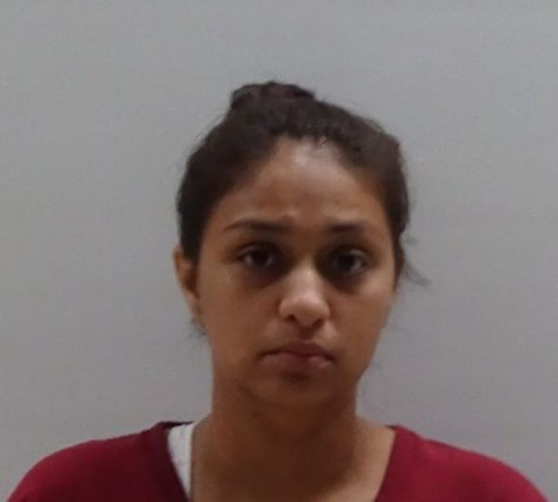 Mama lui, Crystal Viera, în tânără în vârstă de 28 de ani, din Texas, a fost arestată pentru că și-a lăsat fiul de 8 ani singur acasă.