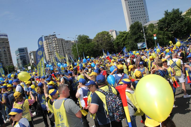 Ministerul Muncii a anunţat vineri că Guvernul a aprobat o Ordonanţă de urgenţă prin care sunt introduse noi măsuri privind salarizarea personalului din sistemul sanitar public.