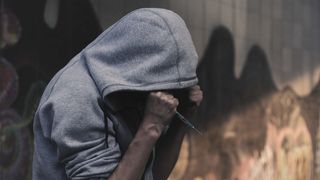 Opt inculpaţi, trimişi în judecată de DIICOT în dosarul vizând droguri distribuite în licee din Capitală