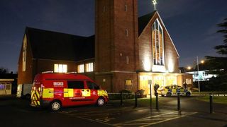 Instanța a auzit că băiețelul a fost pus într-o găleată cu apă cu un cearșaf umed înfășurat în jurul taliei, în timp ce așteptau sosirea unei ambulanțe.