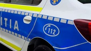 Doi polițiști din Ploiești au fost răniți, în urma unui accident dintre un autobuz și o autospecială de poliție