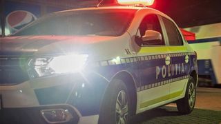 Un bărbat a rămas fără 12.000 de euro, după ce a lăsat două femei să intre în casa sa. Suspectele au fost prinse