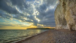 VIDEO - Anunț ANM: Instabilitate atmosferică în mai multe zone ale ţării, inclusiv pe litoral