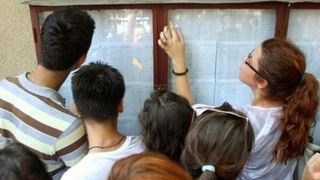 O elevă de 10 la Bacalaureat a făcut naveta zi de zi cu trenul și nu a trecut o zi fără să nu învețe