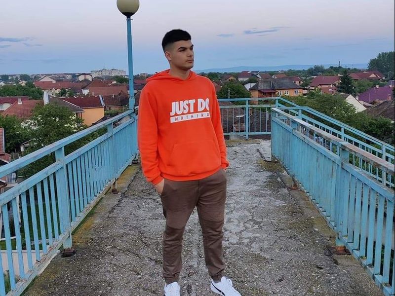 El este Vlad, tânărul de 19 ani care a murit după ce s-a răsturnat cu mașina în Someș. Trupul tânărului a fost găsit în ape abia după două zile de căutări