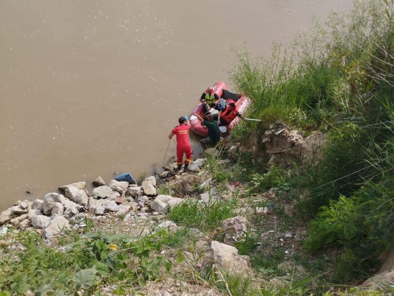 El este Vlad, tânărul de 19 ani care a murit după ce s-a răsturnat cu mașina în Someș. Trupul tânărului a fost găsit în ape abia după două zile de căutări