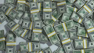 La mulți ani după moartea mamei sale, Donald și-a păstrat conturile bancare, și-a falsificat semnătura și a depus declarații fiscale falsificate.