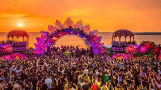 VIDEO - Chirii uriașe pentru fanii Neversea. Vor trebui să scoată mulți bani din buzunar pentru cazări